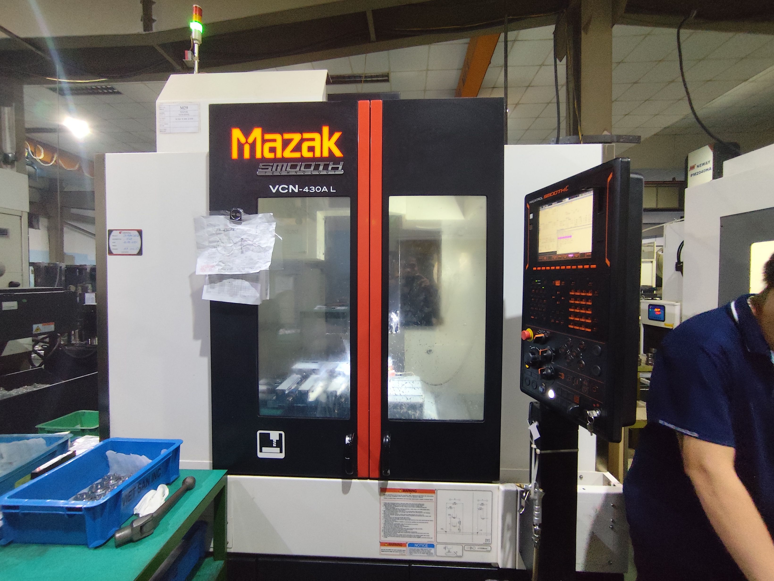 CNC vertical machining center machine 5.jpg